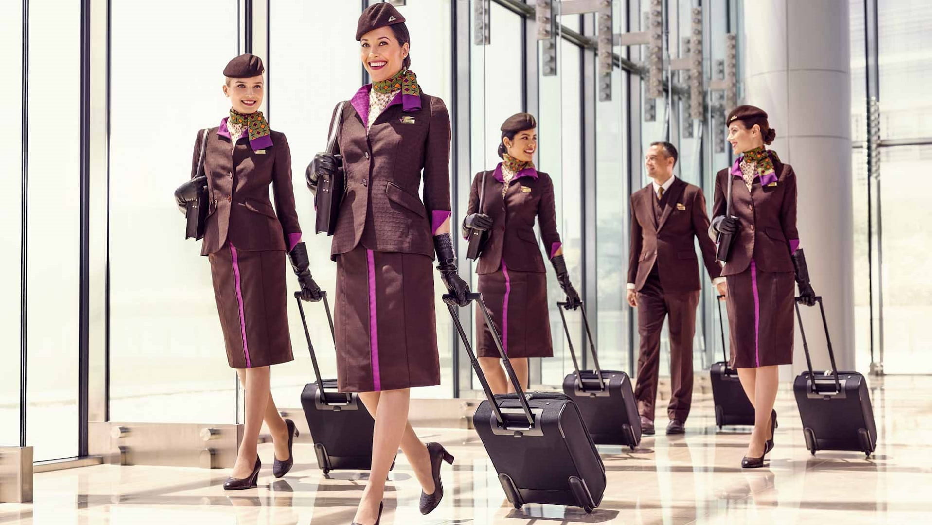 صورة بعنوان: الاتحاد للطيران تعتزم توظيف ألف من طواقم الضيافة الجوية  