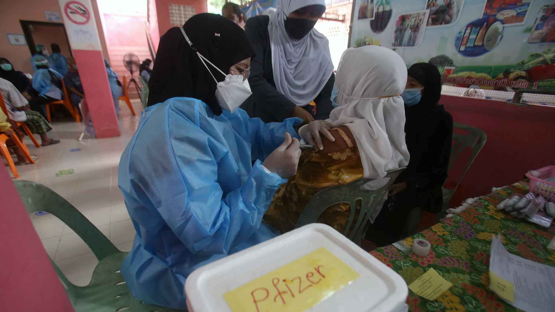 Image for the title: Worldwide coronavirus cases cross 235.35 million 