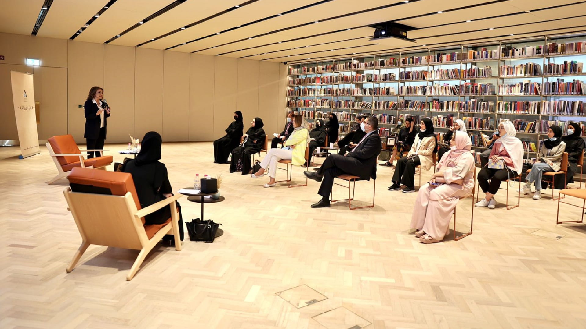 صورة بعنوان: صالون الشارقة الثقافي يناقش تحديات البرامج الثقافية المرئية 