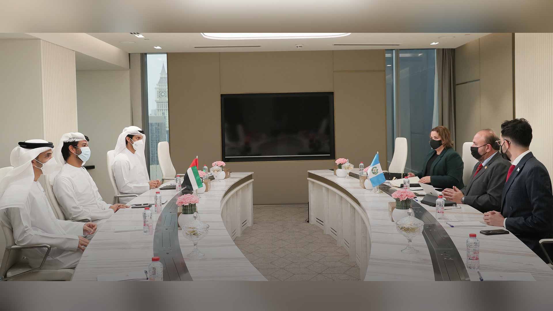 صورة بعنوان: الإمارات وغواتيمالا تبحثان تعزيز العلاقات الاقتصادية 