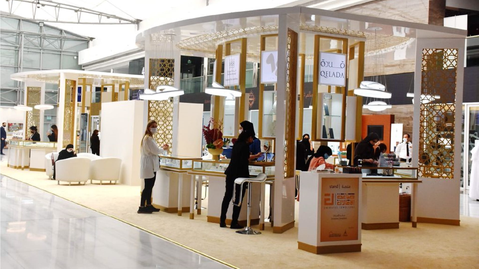 صورة بعنوان: 14 مصممة إماراتية يخطفن الأضواء بمعرض الساعات والمجوهرات بالشارقة 