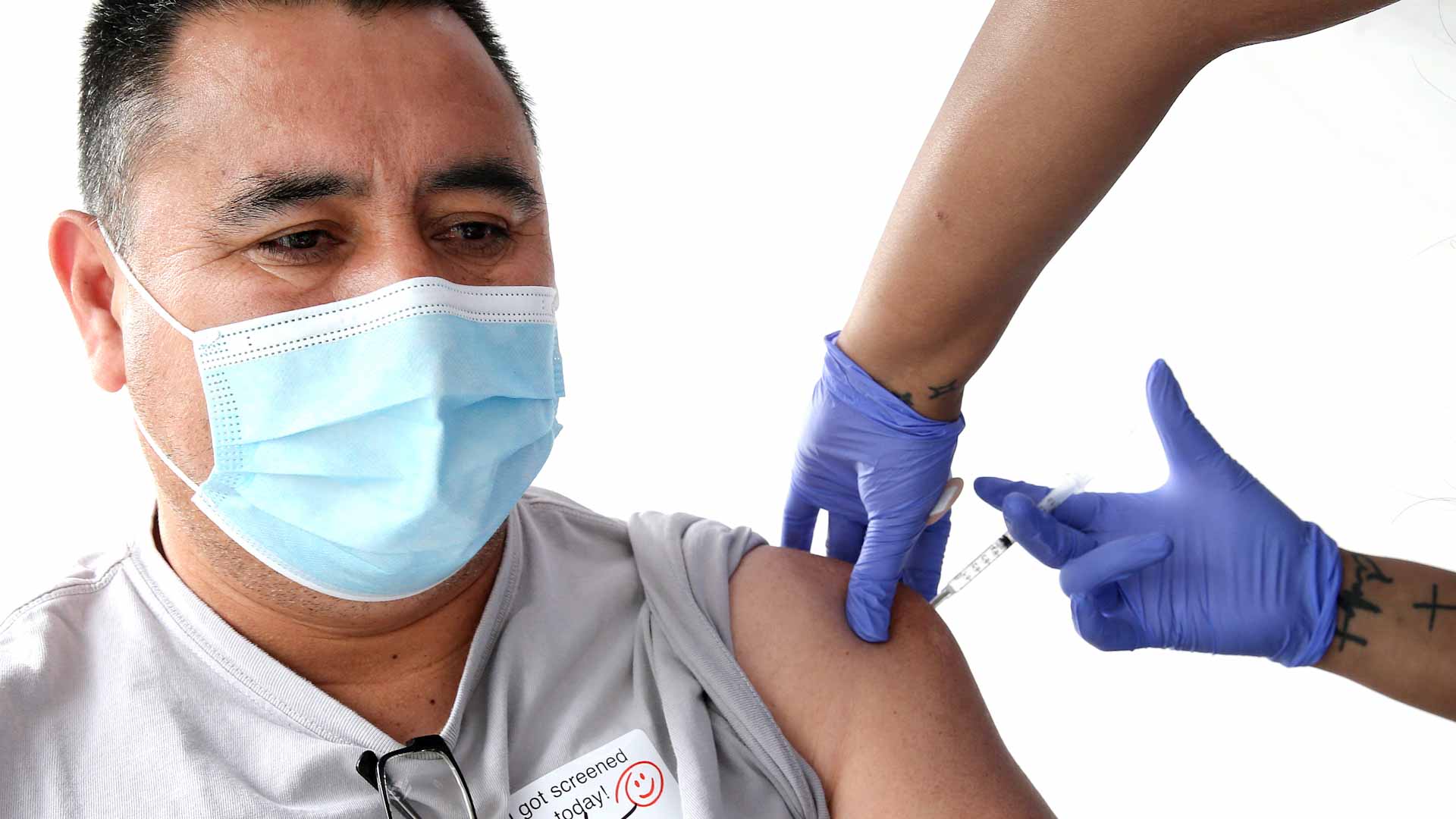 Image for the title: Los Angeles requires vaccine proof in cafes, restaurants and gyms 