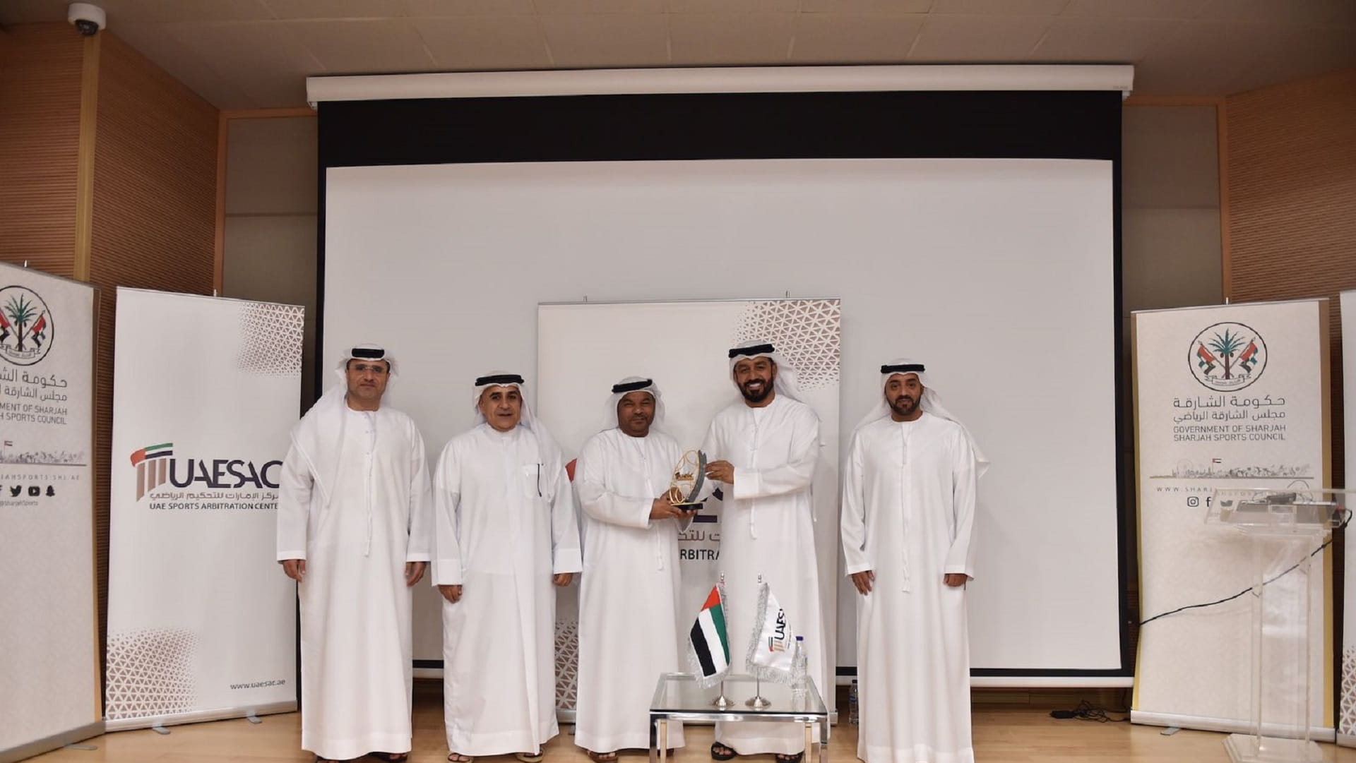 صورة بعنوان: مجلس الشارقة الرياضي ينظم ورشة قانونية ناجحة لأندية الإمارة  