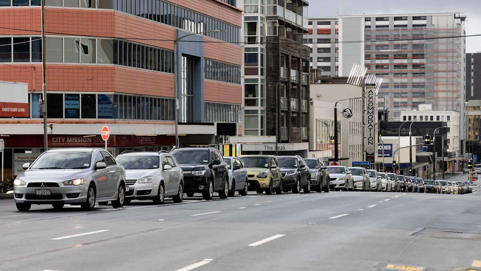 Image for the title: New Zealand reports fall in local COVID-19 cases, all in Auckland 