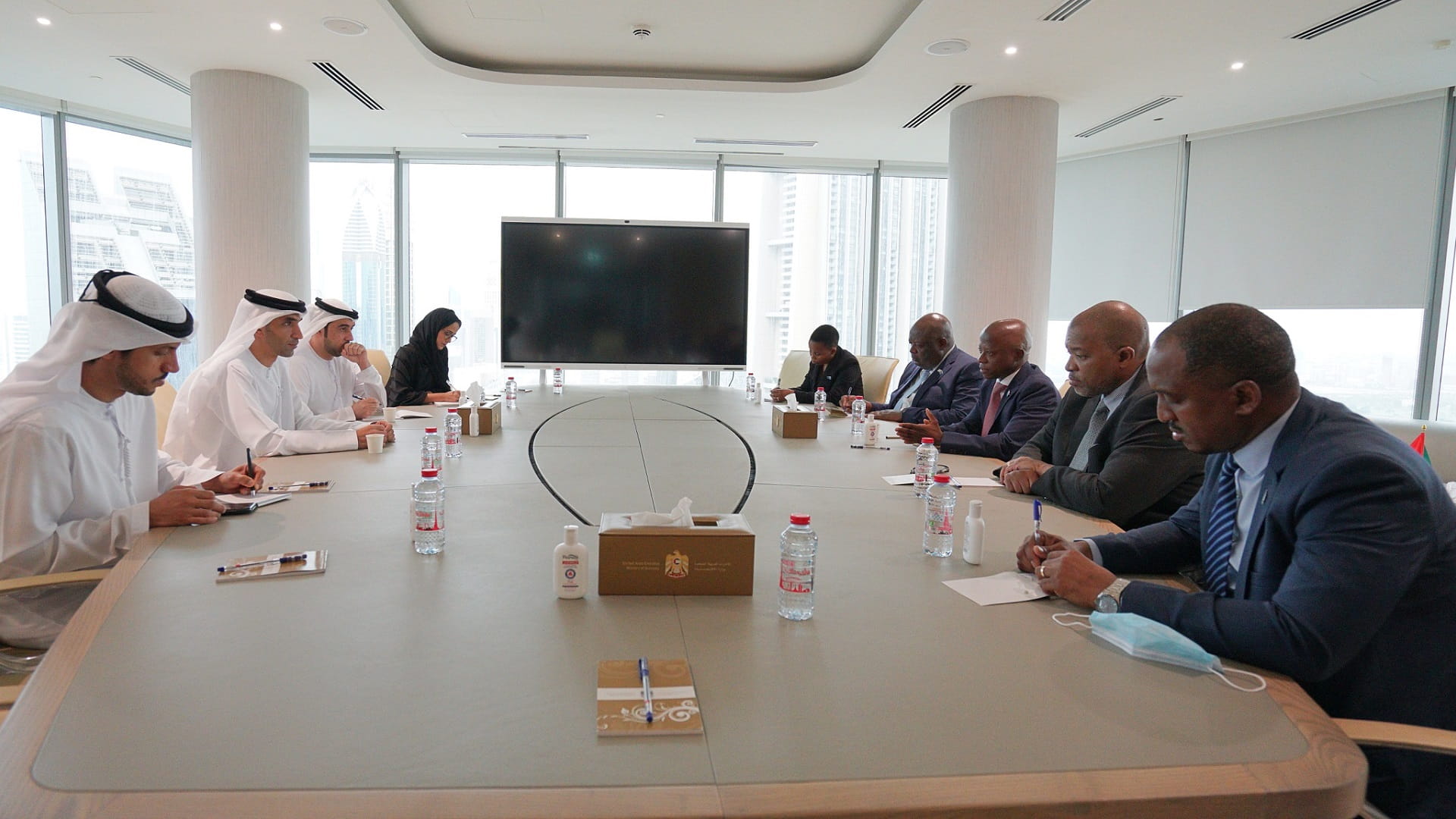 صورة بعنوان: الإمارات وبوتسوانا تبحثان تعزيز التعاون والشراكة الاقتصادية 