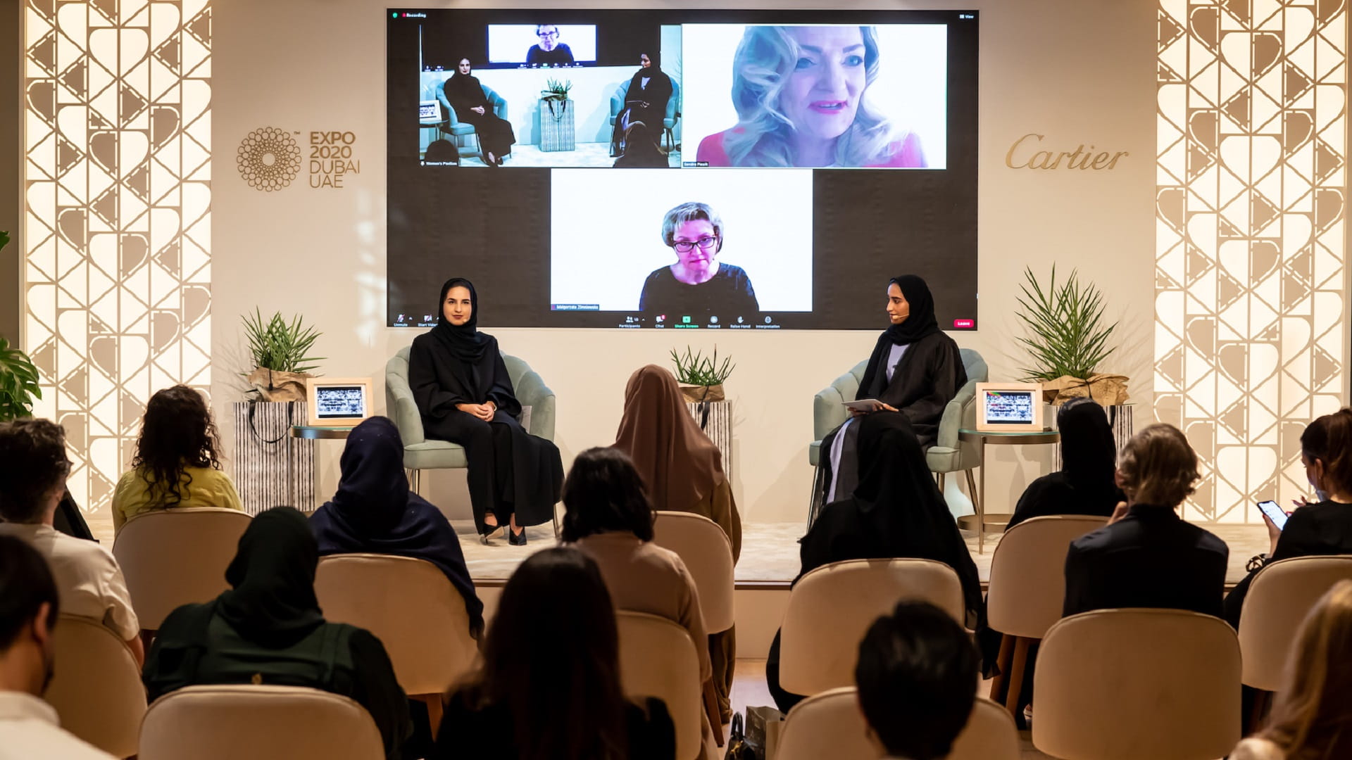 صورة بعنوان: خبيرات بإكسبو دبي: ابتكار "إرثي" لمنسوجات النخيل يحقق الاستدامة 