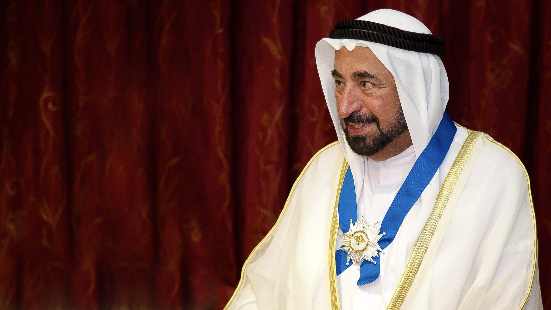 صورة بعنوان: قطعة شهر أكتوبر تختار وسام رئيس جمهورية أرمينيا لحاكم الشارقة 