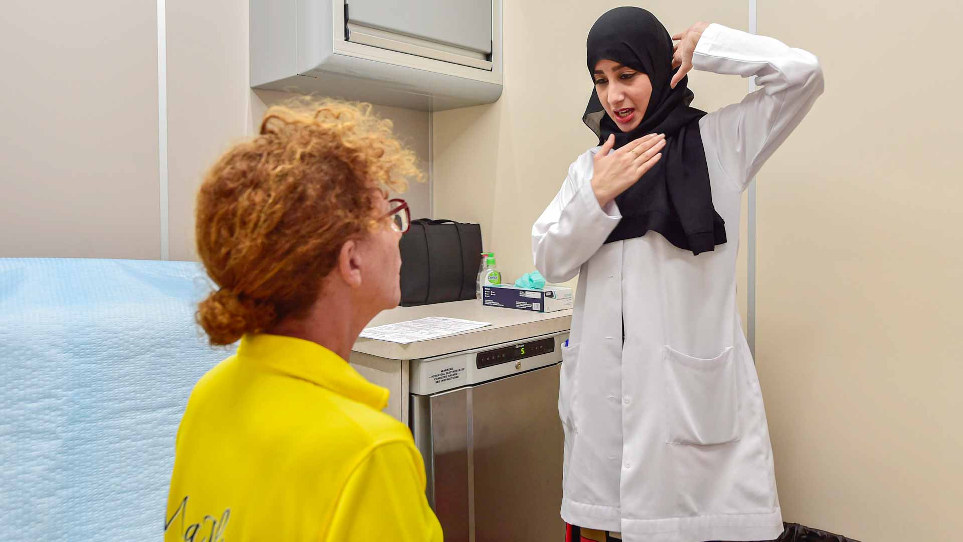 صورة بعنوان: القافلة الوردية تطلق برنامجاً متكاملاً لإجراء الفحوصات المجانية 