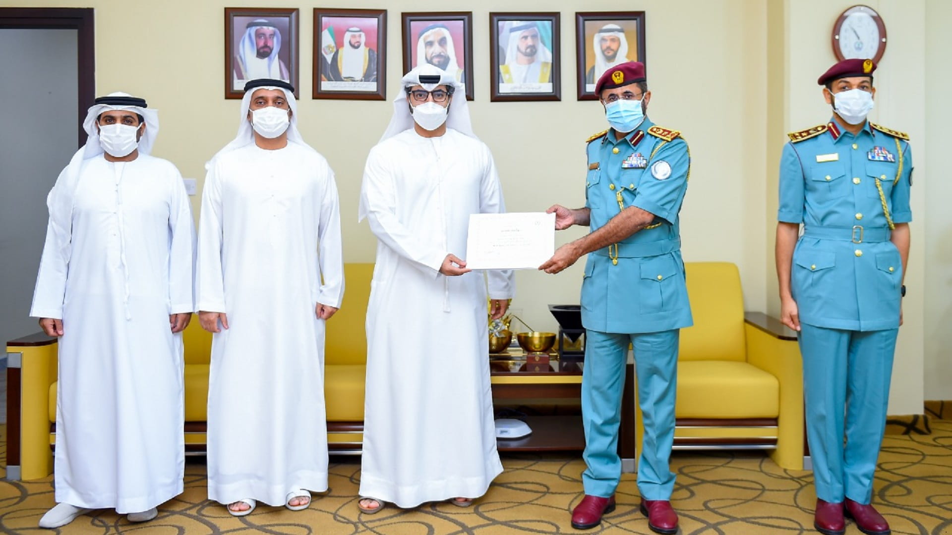 صورة بعنوان: شرطة الشارقة تكرم الهيئة الاتحادية للجمارك لجهودها بضبط المخدرات 