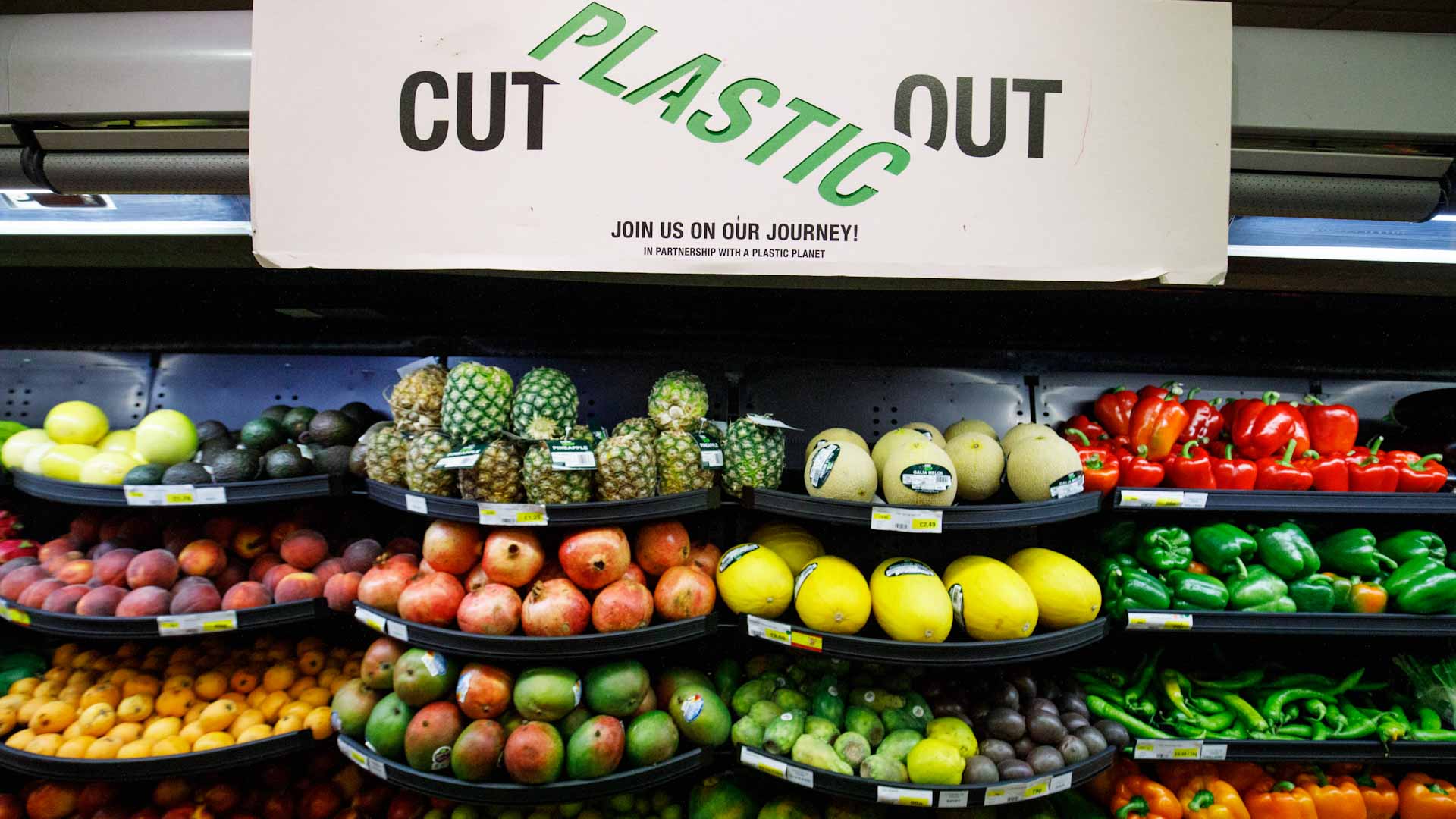 Image for the title: France bans plastic packaging for fruit and vegetables 