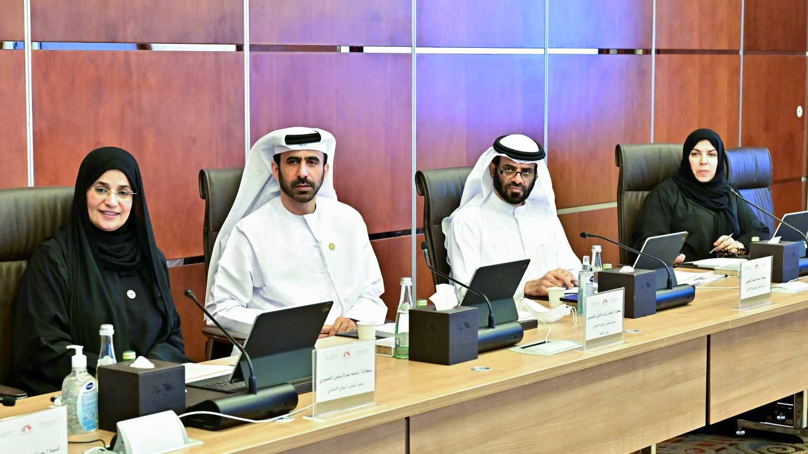 صورة بعنوان: "مرافق الوطني" تناقش سياسة وزارة الطاقة والبنية التحتية 