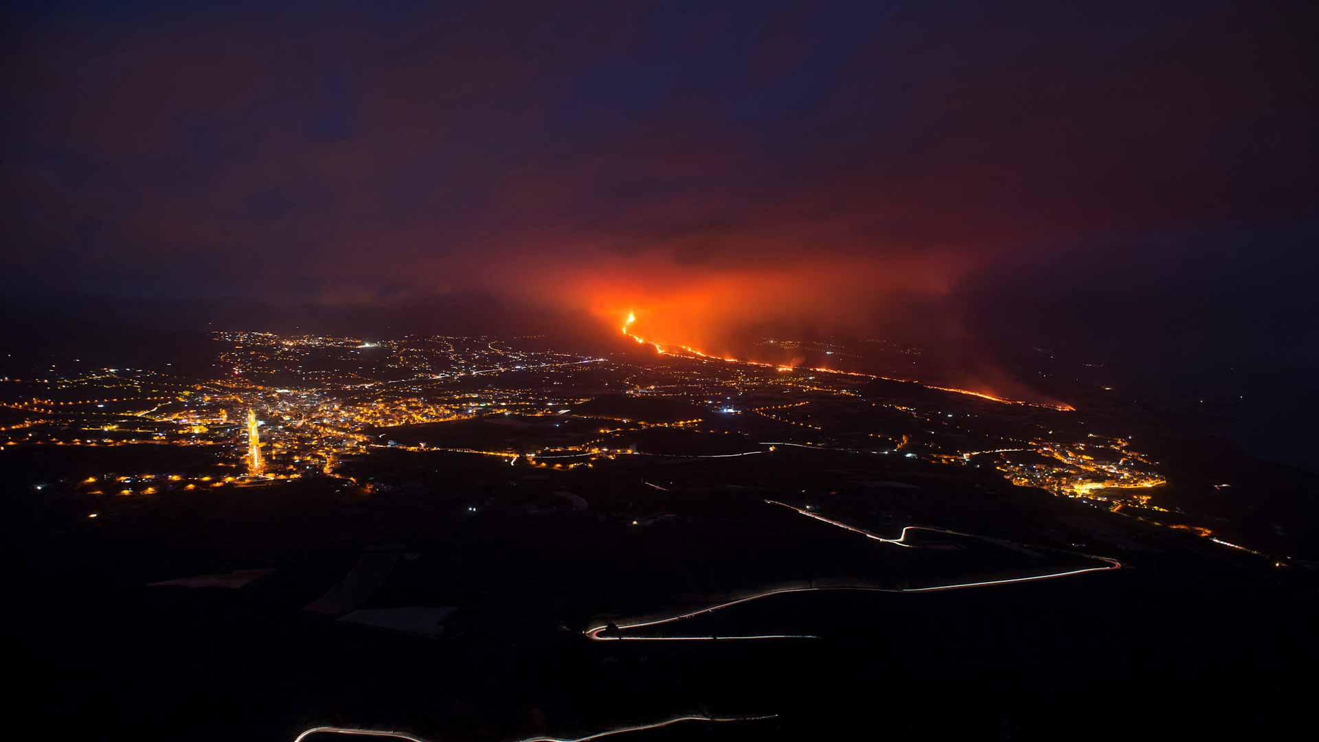 Image for the title: Lava from La Palma volcano burns cement plant, prompting lockdown 