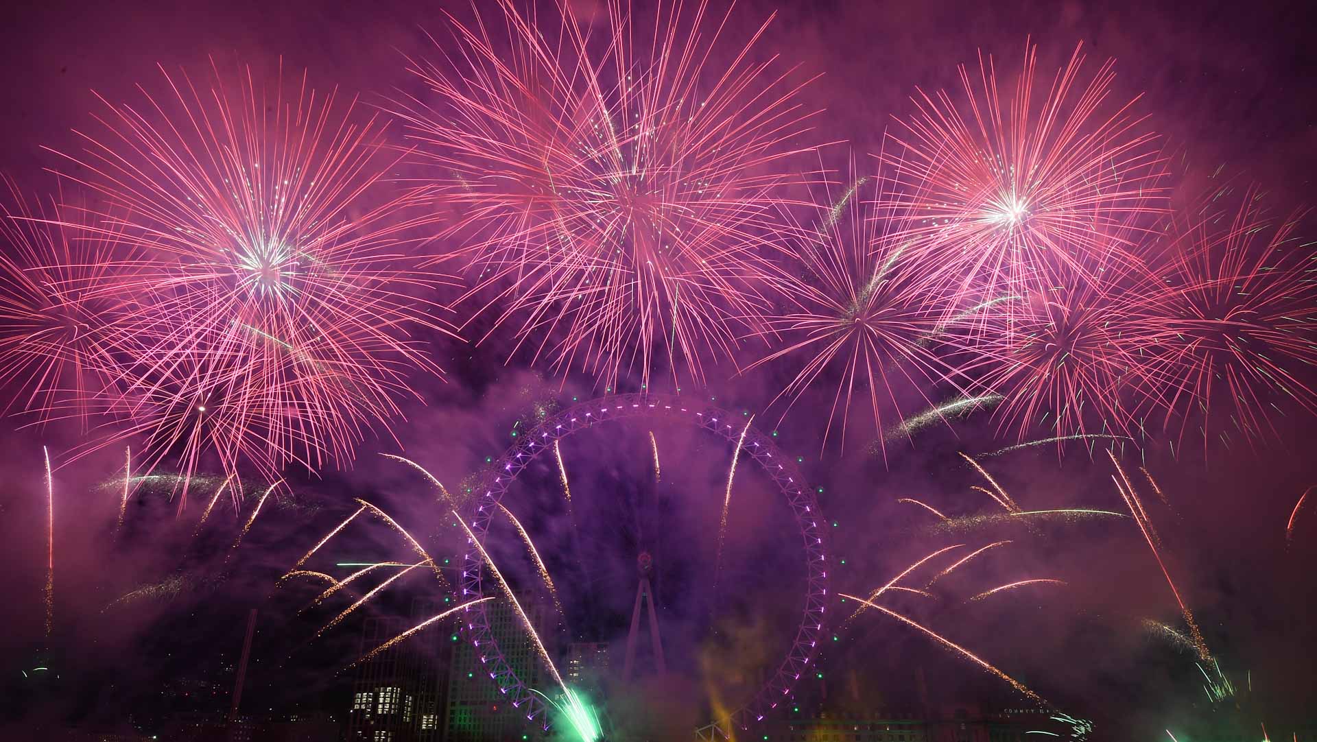 Image for the title: London cancels New Year fireworks again due to Covid 