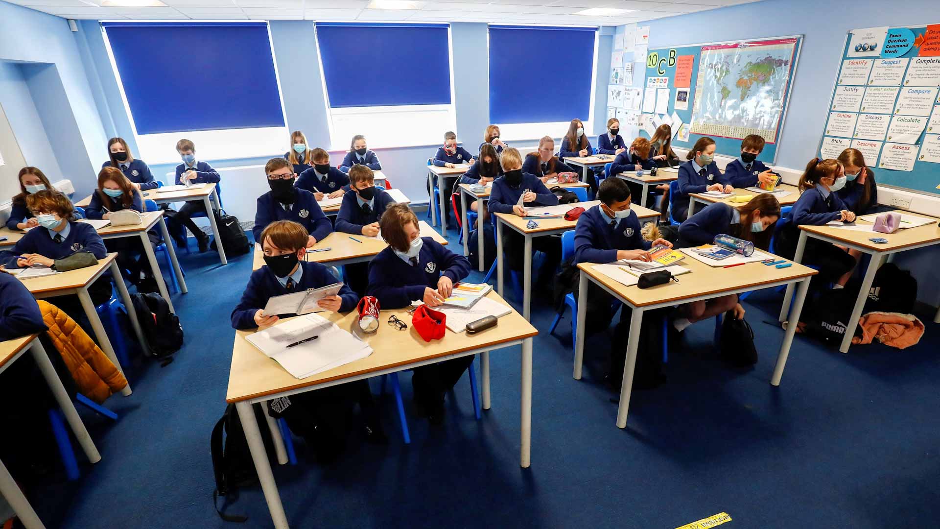 صورة بعنوان: بانتكاسة...عودة الدراسة في بريطانيا تزيد إصابات كورونا بين الأطفال 