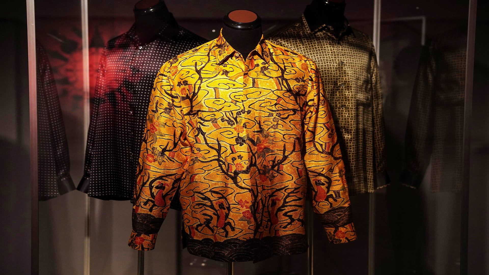 صورة بعنوان: قمصان مانديلا الشهيرة للبيع في مزاد يُقام 11 ديسمبر المقبل 