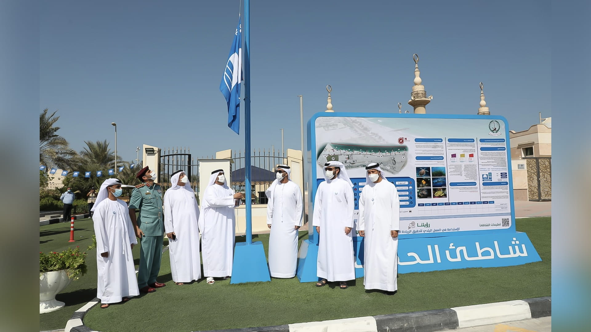 صورة بعنوان: شاطئ الحمرية يحصل على الاعتماد العالمي لبرنامج العلم الأزرق  