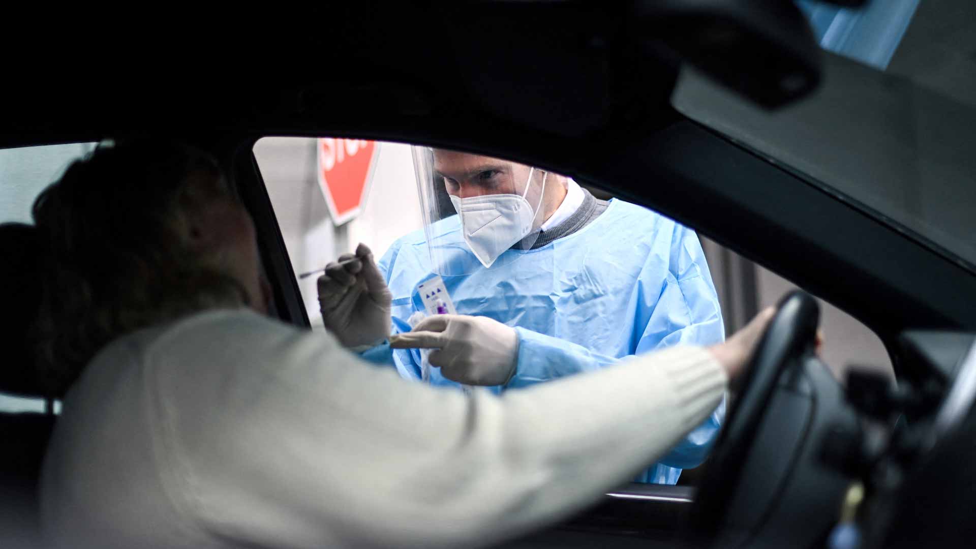 Image for the title: Worldwide coronavirus cases cross 239.63 million 