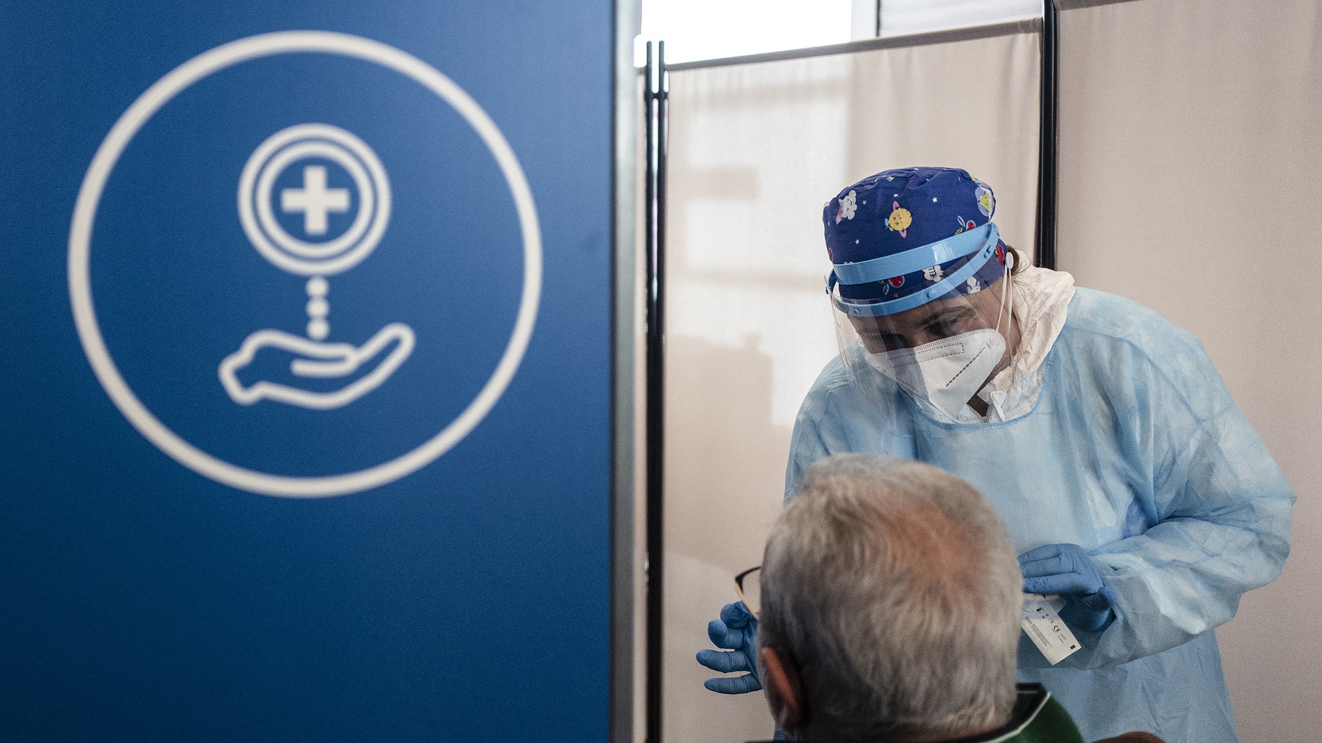 Image for the title: Italy's mandatory COVID pass for work sees untroubled launch 