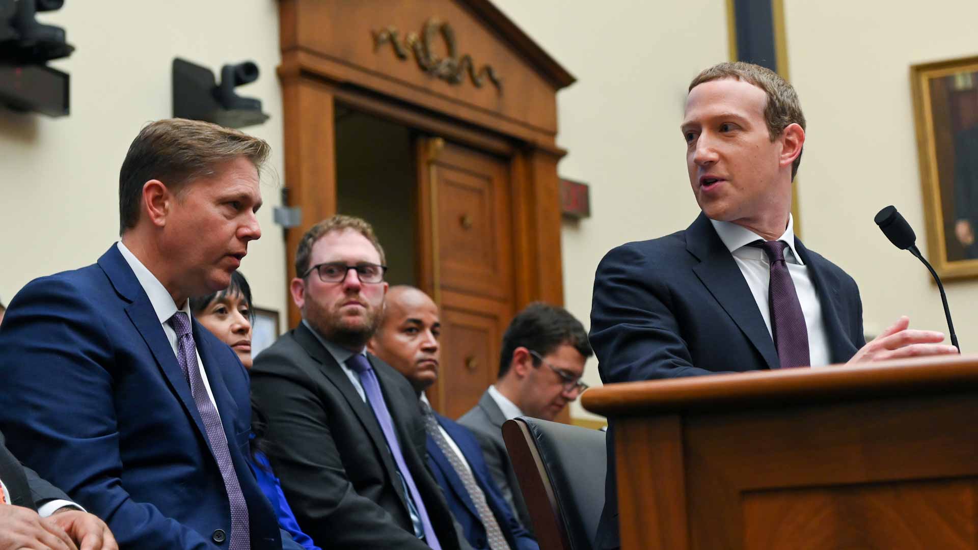 صورة بعنوان: 14 مدعياً عاماً من ولايات أميركية يضغطون على فيسبوك 