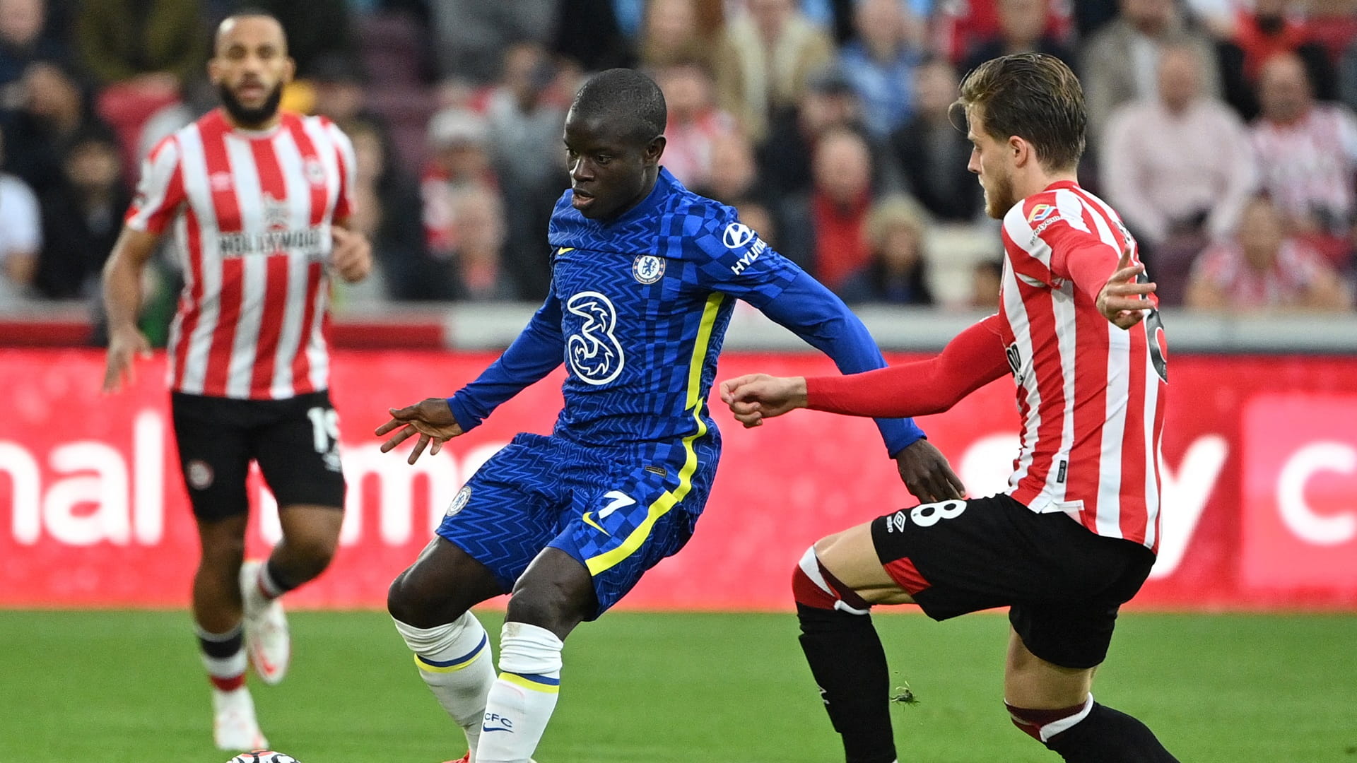 صورة بعنوان: تشيلسي يعتلي صدارة الدوري الإنجليزي الممتاز  