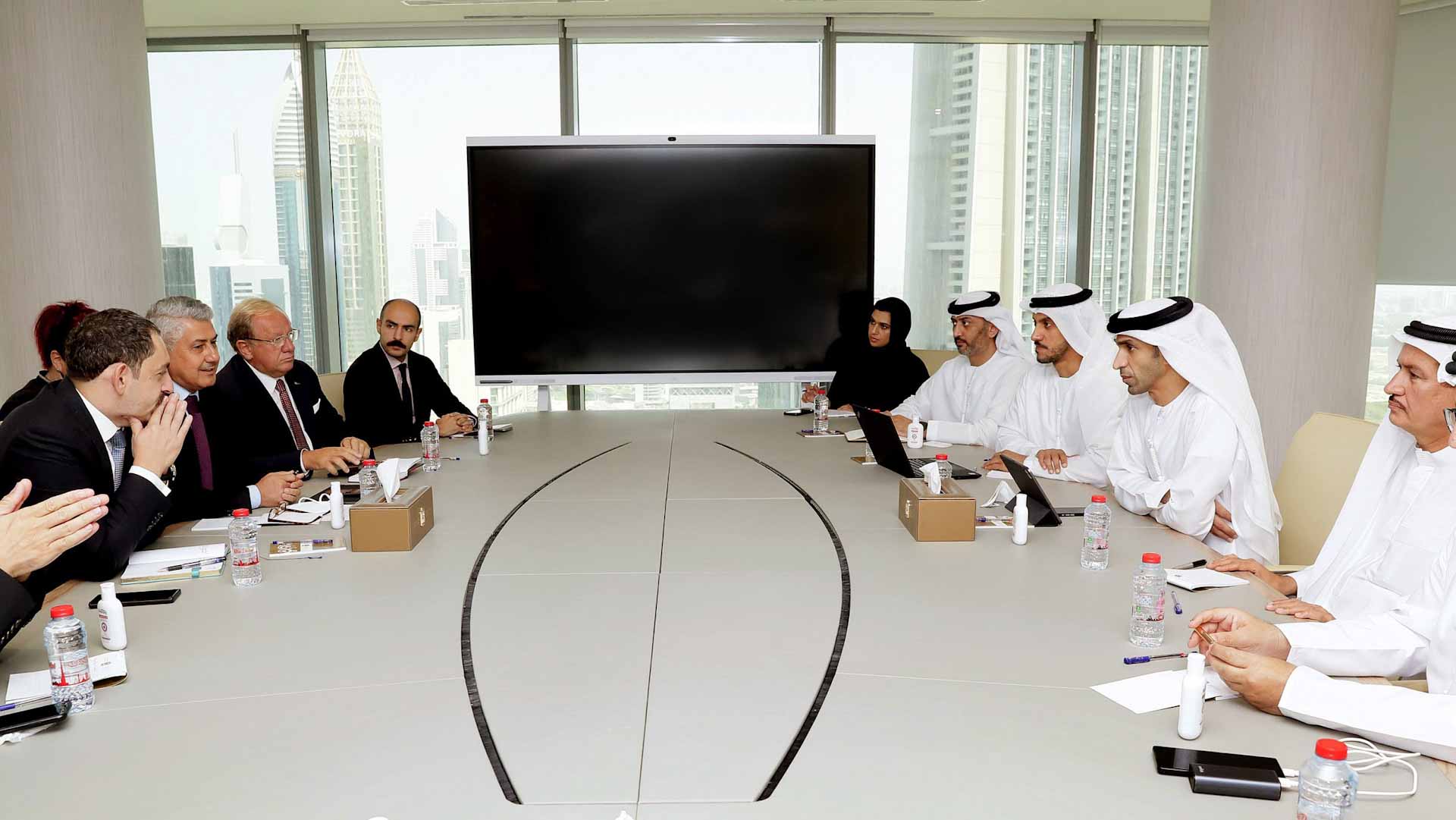 صورة بعنوان: الإمارات وتركيا تبحثان تعزيز التعاون الاقتصادي 