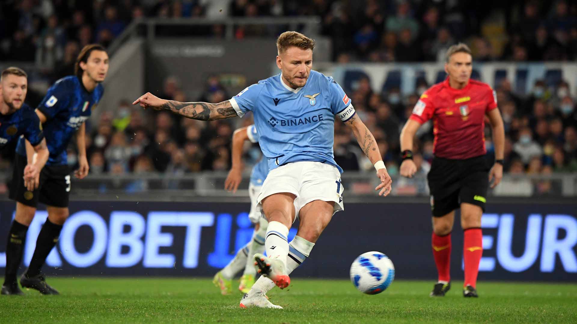 Image for the title: Lazio inflict first defeat of the season on champions Inter 