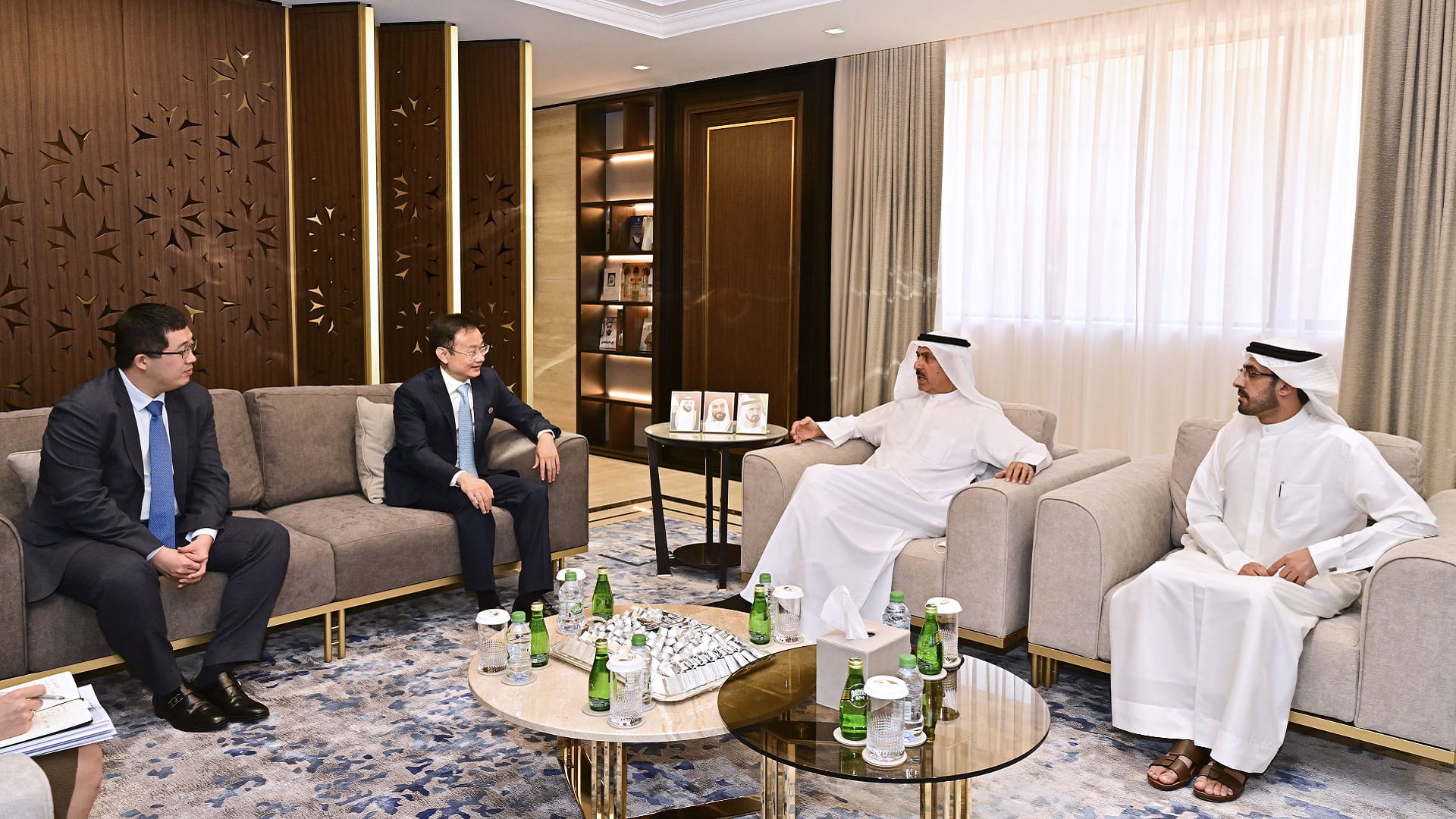 صورة بعنوان: صقر غباش يستقبل رئيس شركة هواوي لمنطقة الشرق الأوسط 