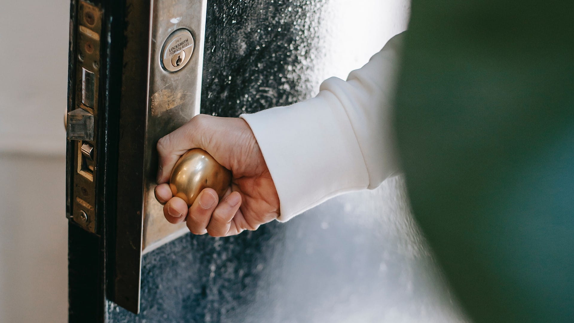 صورة بعنوان: الباب المفتوح  