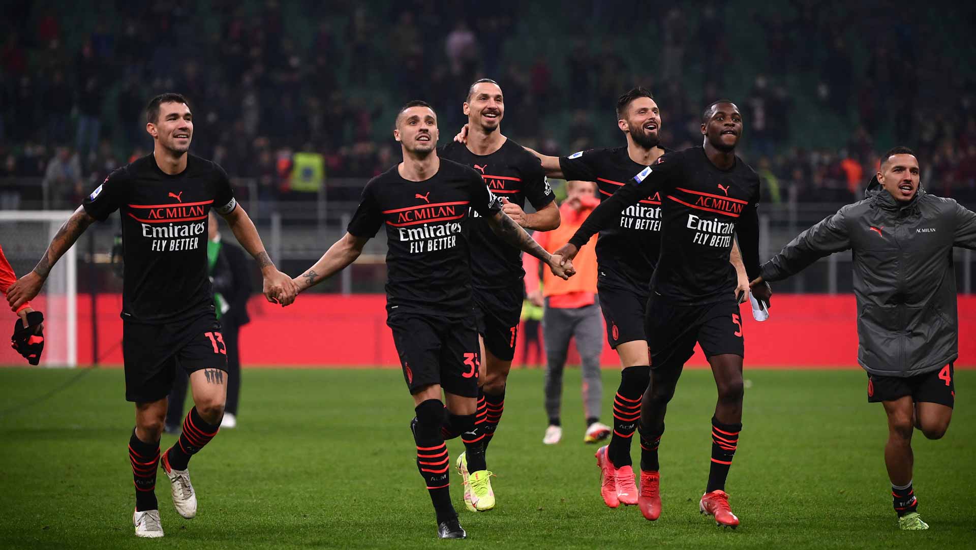 صورة بعنوان: ميلان ينتزع صدارة الدوري الإيطالي لكرة القدم  