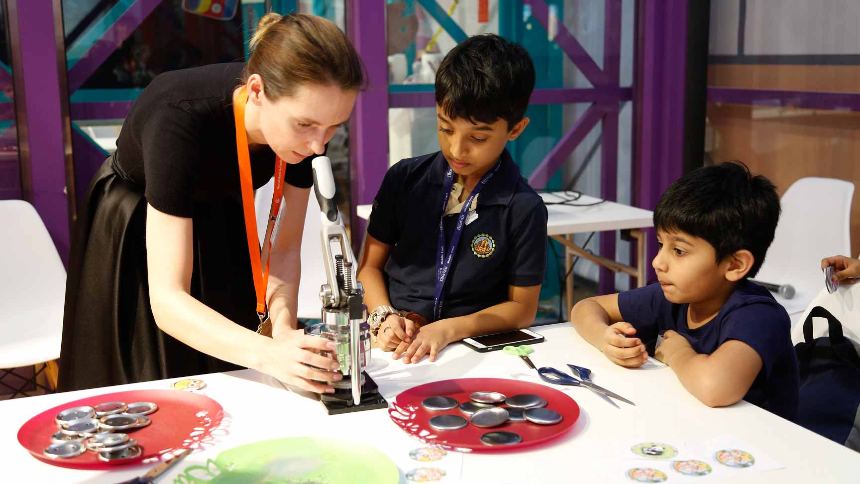 صورة بعنوان: الشارقة الدولي للكتاب يجمع الأطفال واليافعين في 40 ورشة تفاعلية  