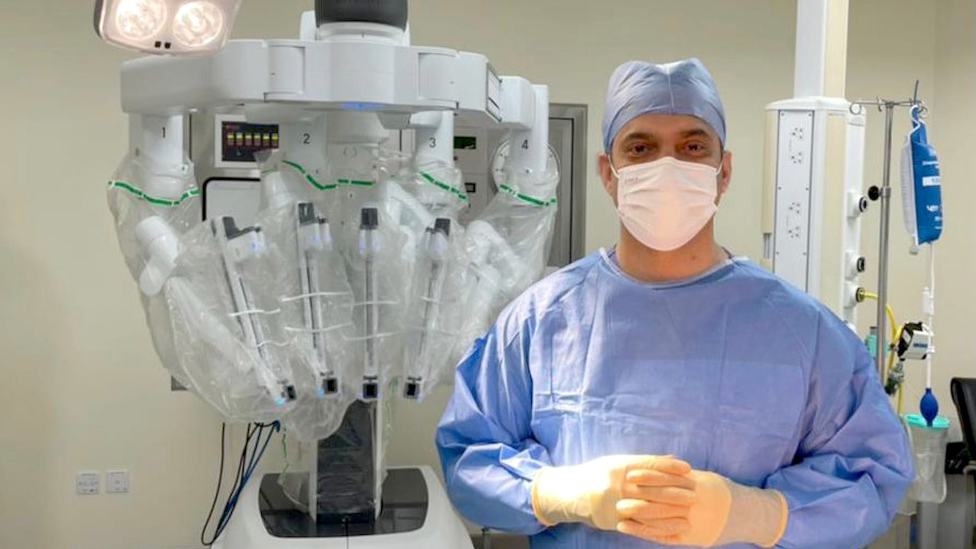 صورة بعنوان: دبي تشهد إجراء أول عمليتين جراحيتين بواسطة الروبوت للتبرع بالكلى 
