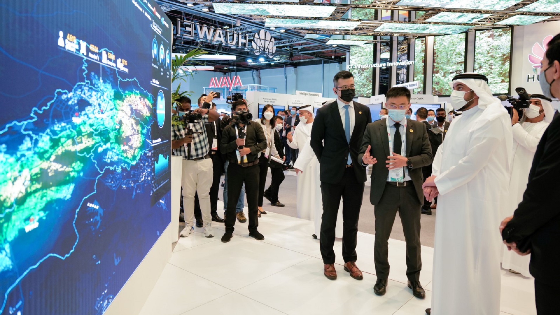 Image for the title: Ahmed bin Mohammed tours 41st GITEX GLOBAL x Ai Everything 