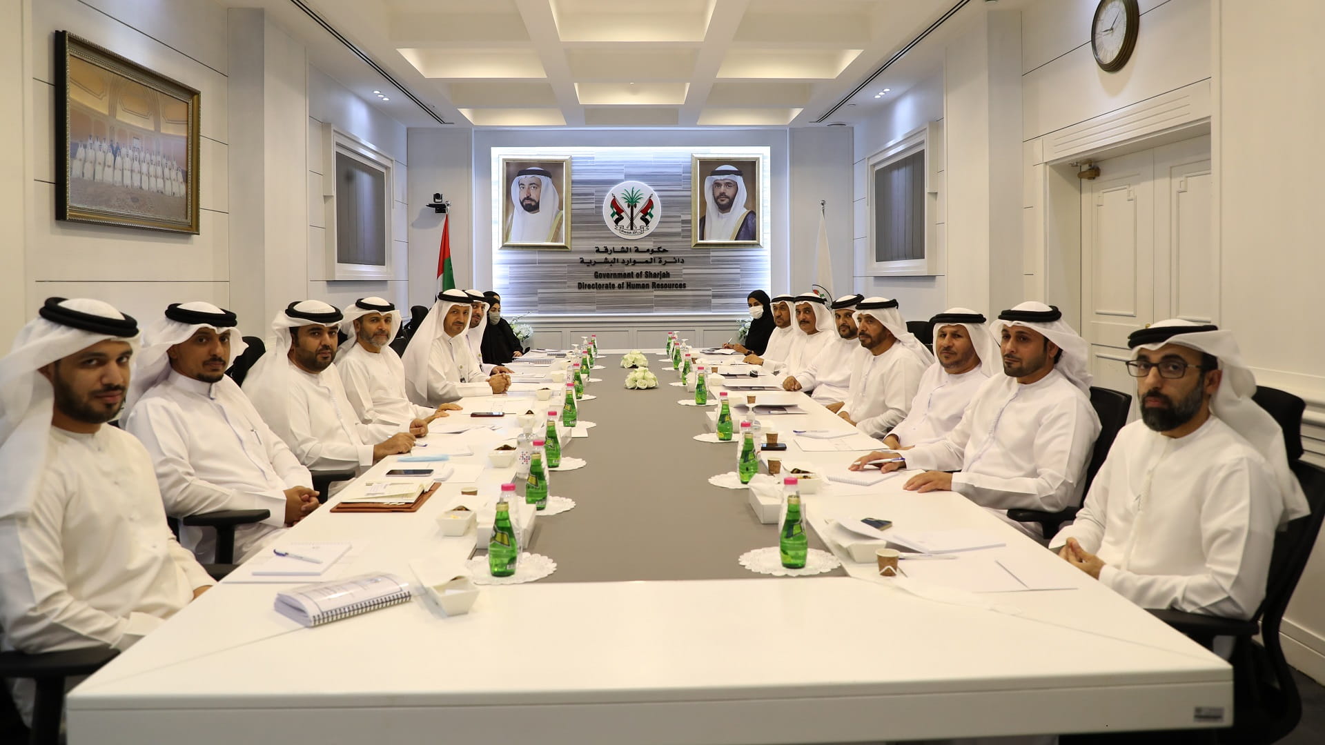 صورة بعنوان: استشاري الشارقة يطلع على خدمات دائرة الموارد البشرية في الإمارة 