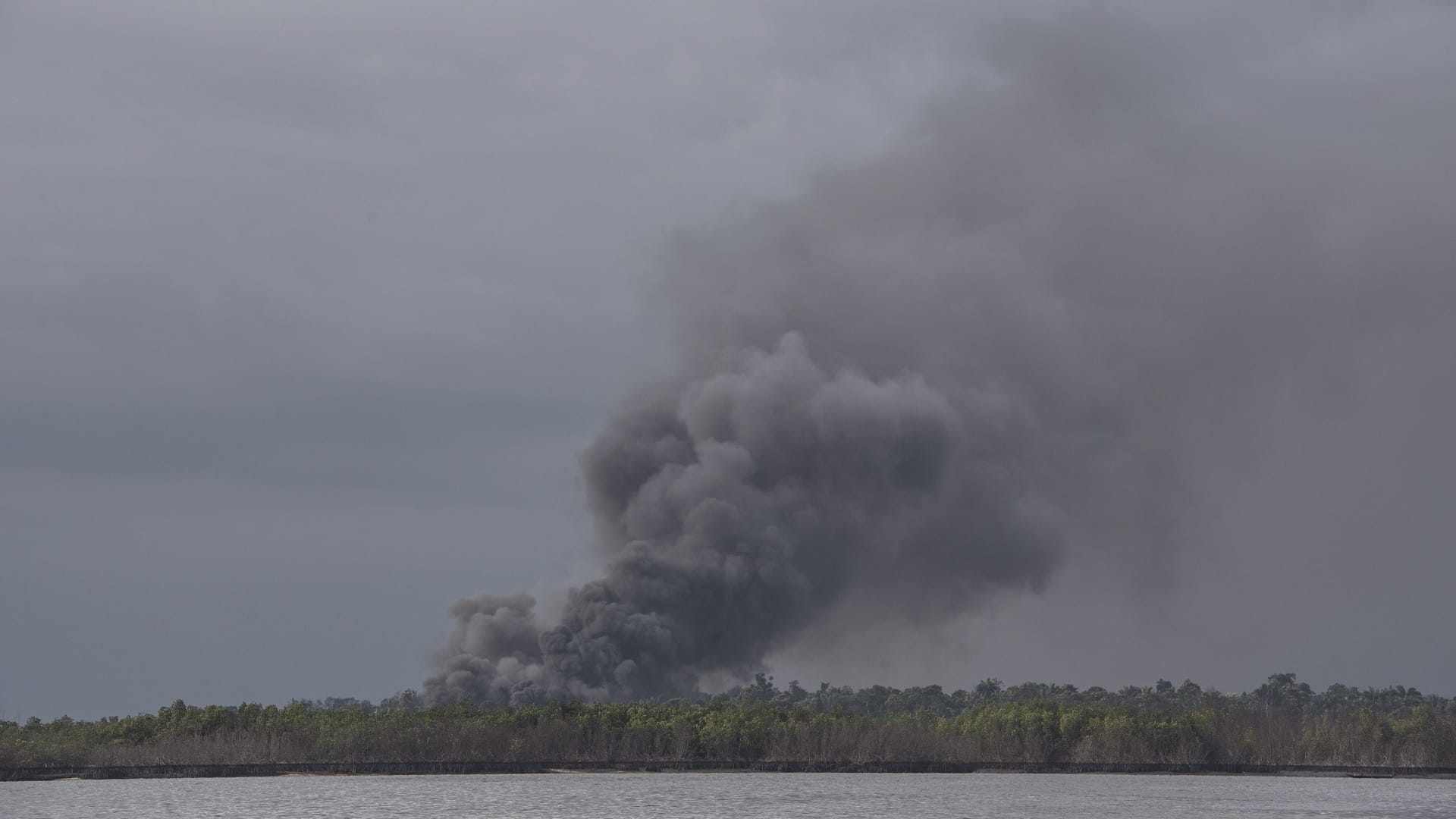 Image for the title: At least 25 died in illegal refinery blast in Nigeria 
