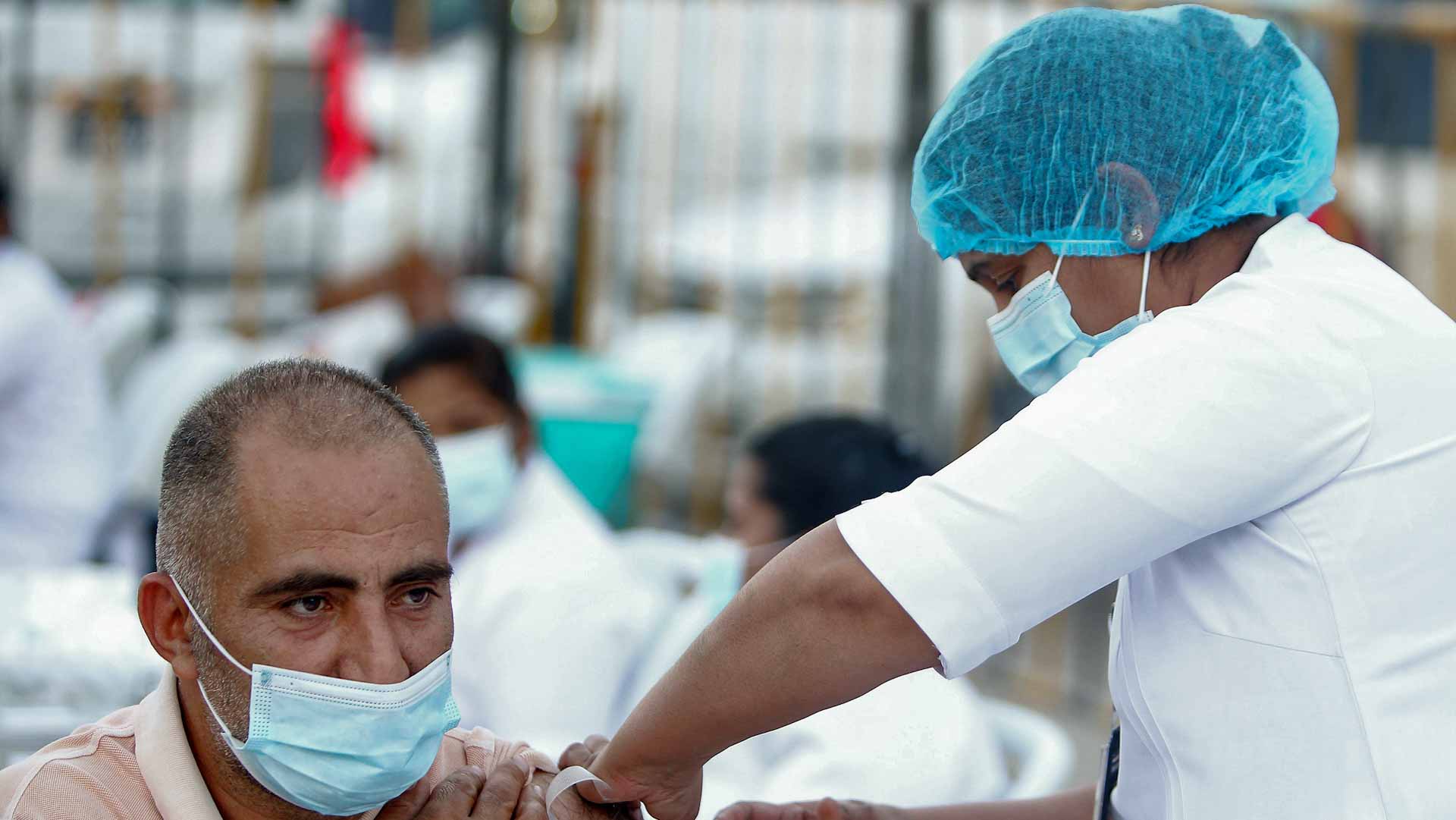 Image for the title: Kuwait reports 21 new COVID-19 cases, one death 
