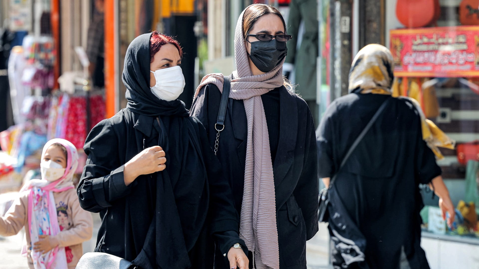 صورة بعنوان: إيران تعيد فتح حدودها أمام السياح الملقّحين  