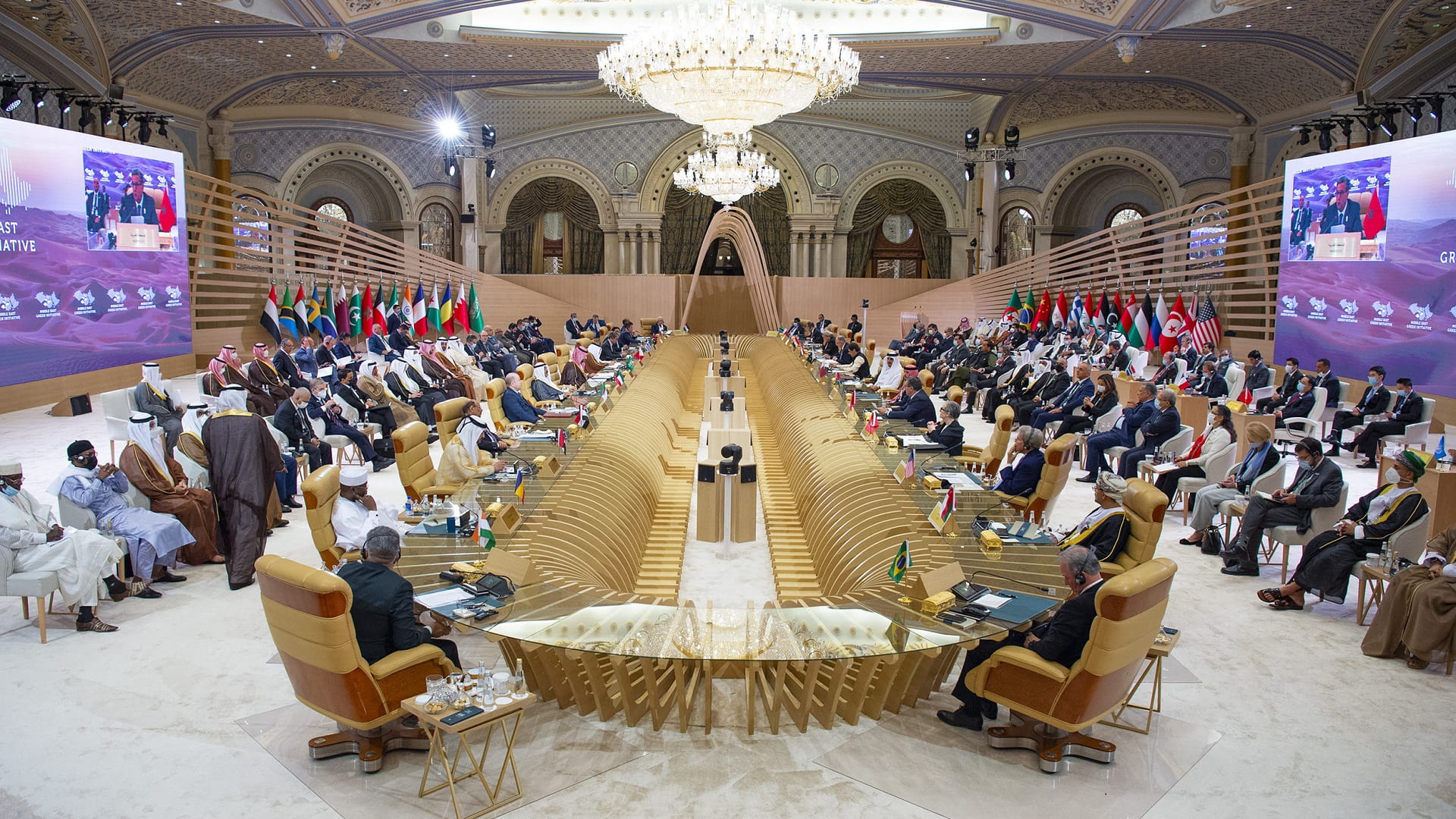 صورة بعنوان: ولي عهد السعودية يفتتح قمة مبادرة الشرق الأوسط الأخضر  