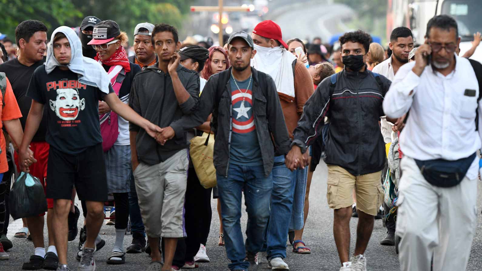 Image for the title: Migrants march on Mexican capital demanding 'dignity' 