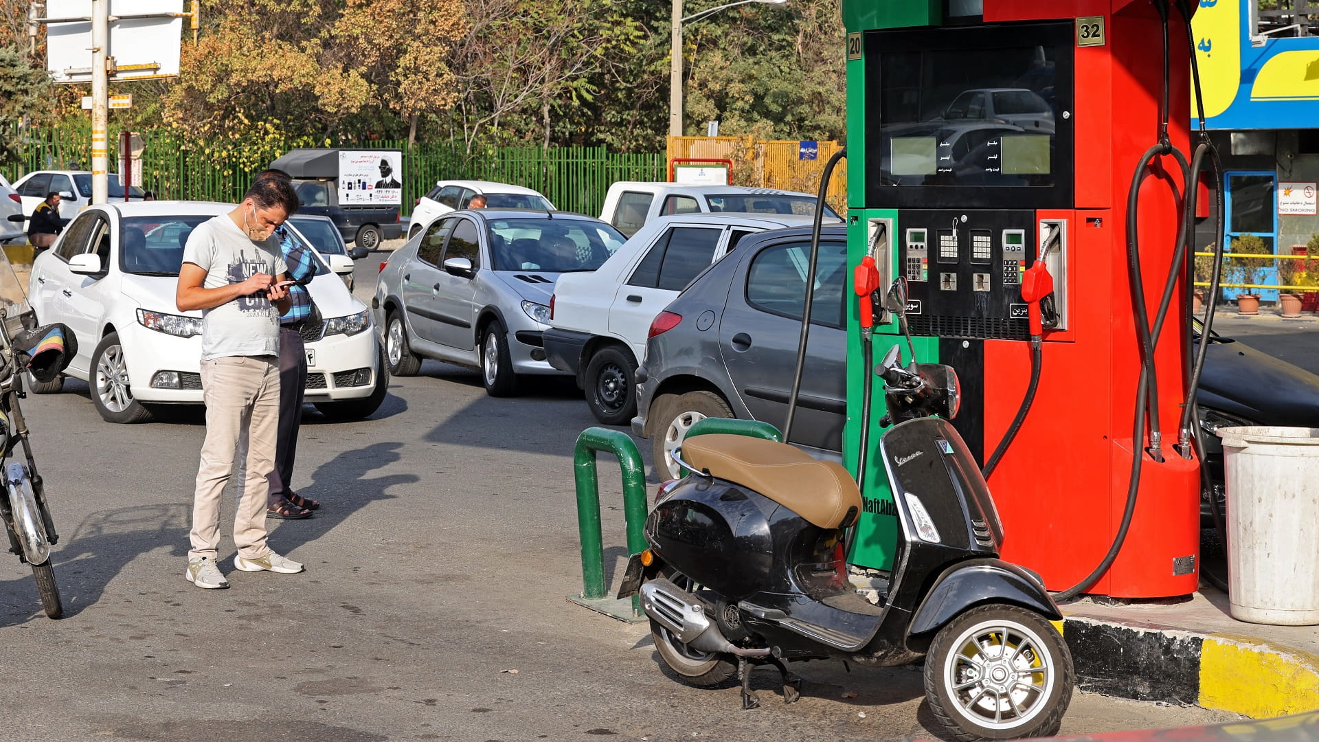 صورة بعنوان: هجوم سيبراني واسع النطاق يعطّل محطات توزيع الوقود في إيران 