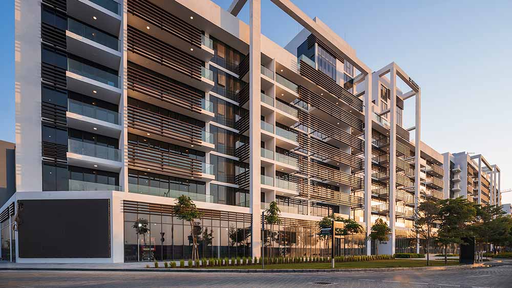 صورة بعنوان: أرادَ تكمل مجمّعين سكنيين فاخرين في مجتمع الجادة المتكامل 