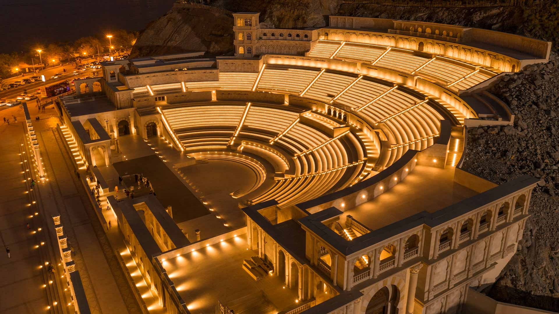 صورة بعنوان: مدرج خورفكان يستضيف الرويشد وأصالة يوم الجمعة 29 أكتوبر 