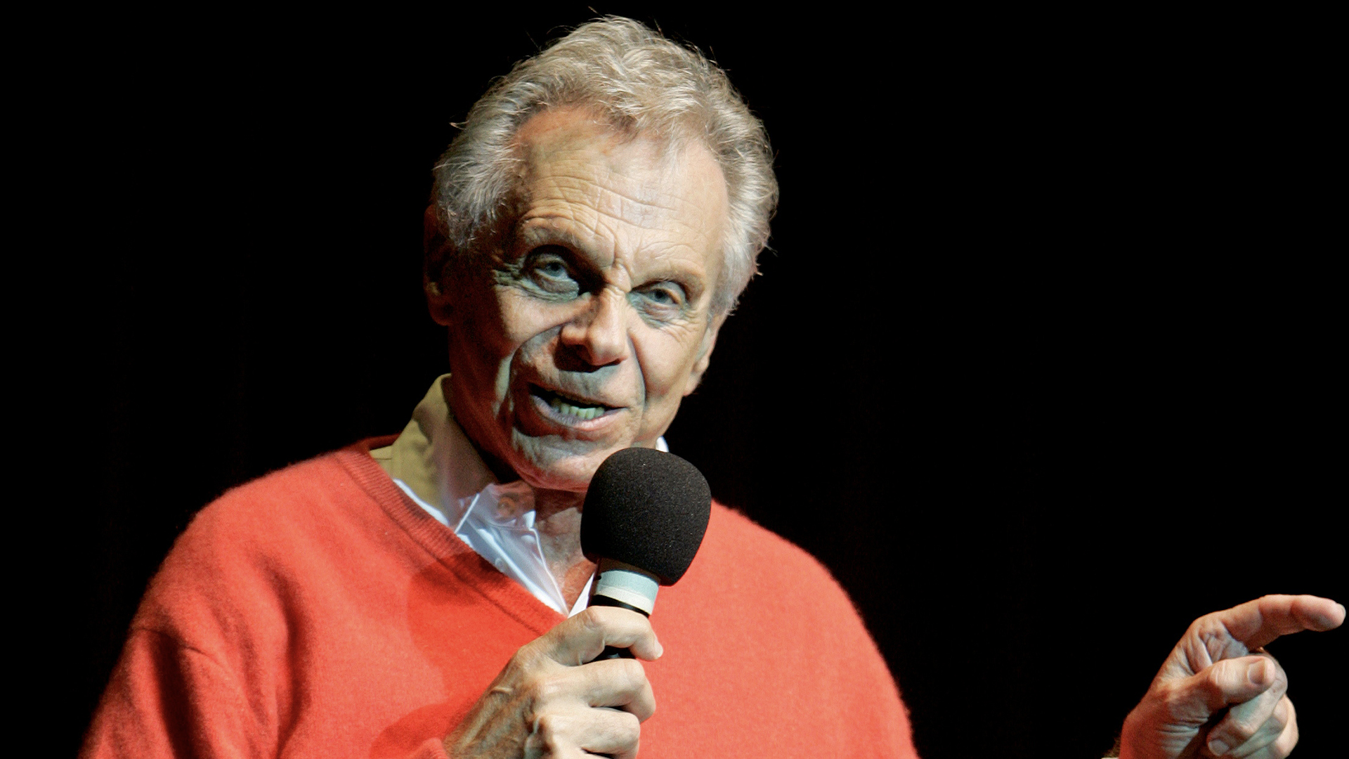 صورة بعنوان: مع اشتهاره بالنقد الساخر...الموت يغيب الفنان الكوميدي مورت سال 