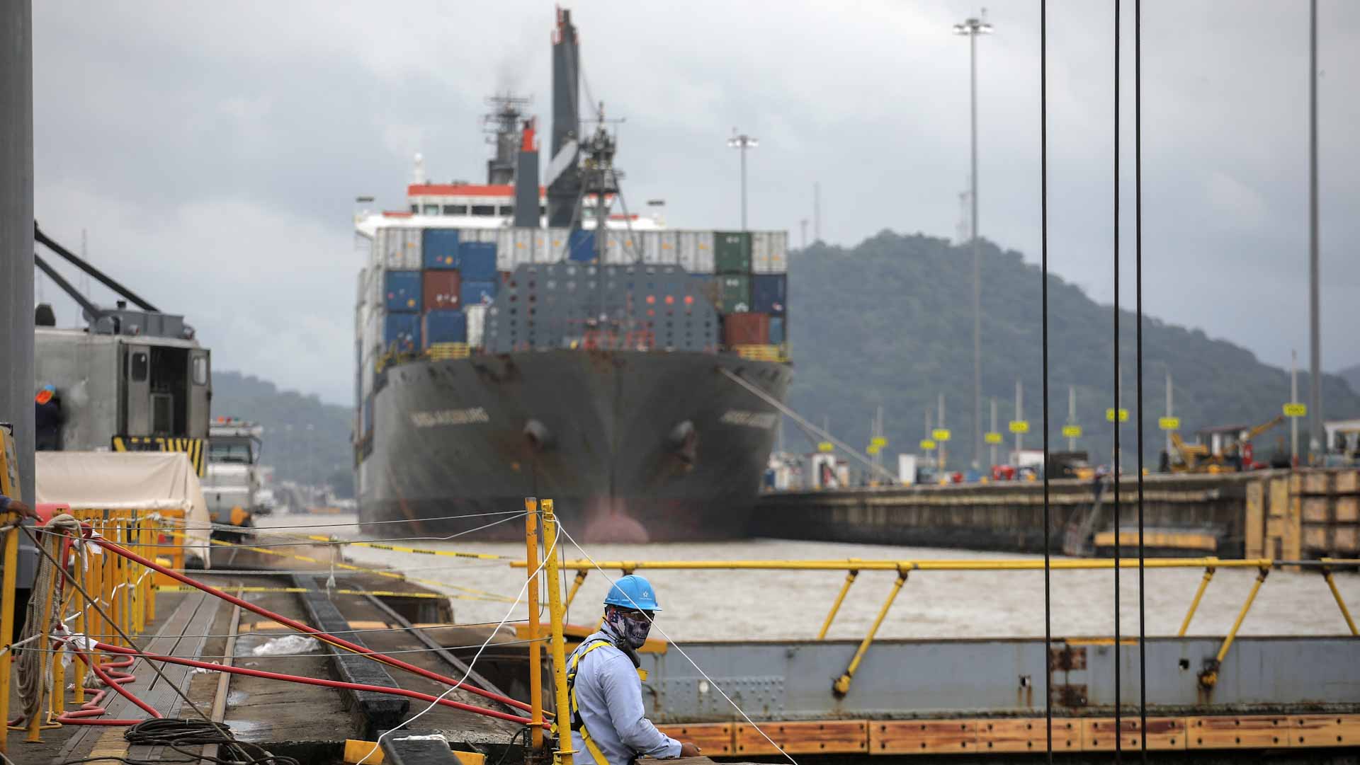 Image for the title: Flow of goods through Panama Canal hits record 