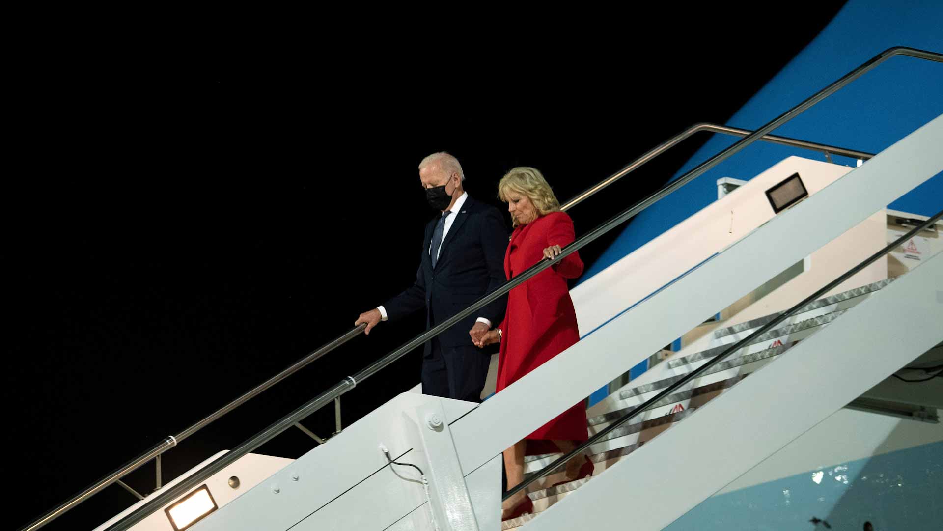 Image for the title: Biden arrives in Rome for G20 summit at start of Europe trip 