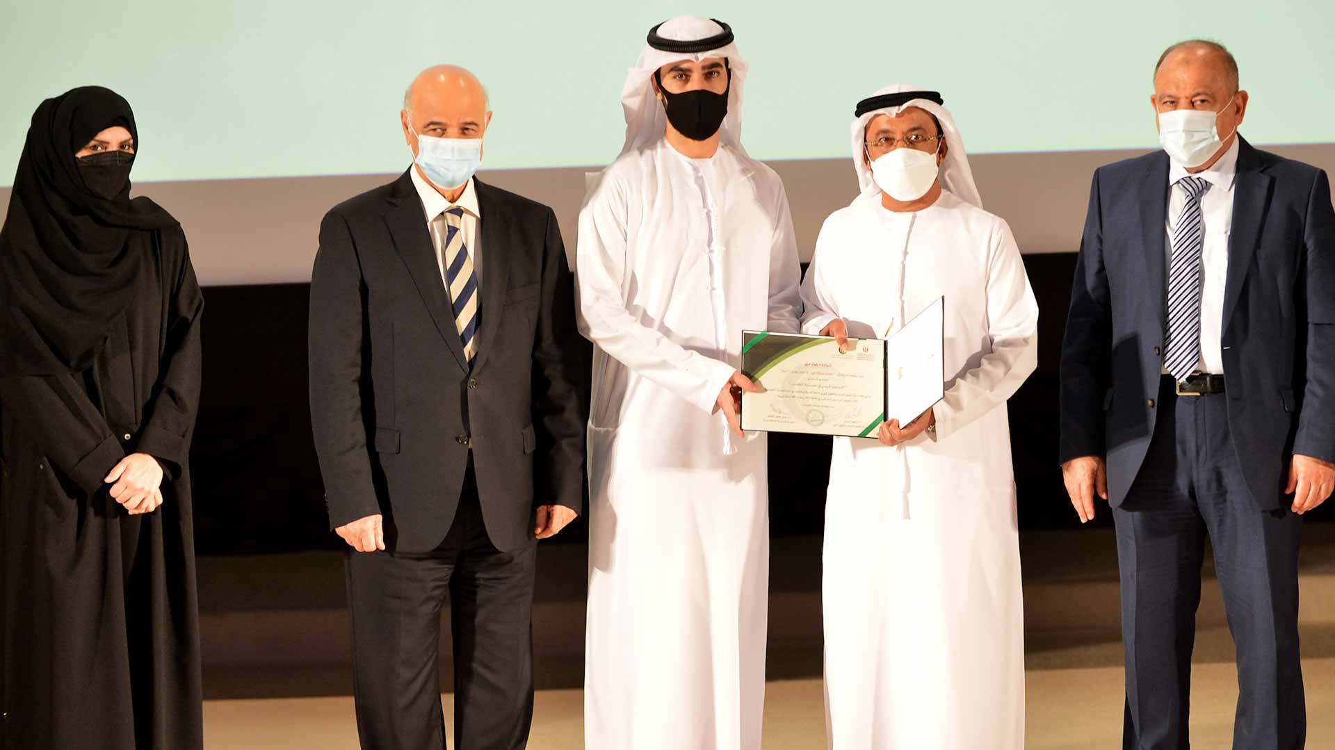 صورة بعنوان: جامعة الشارقة تحتفل بتخريج منتسبين لبرنامجين من دبلوماتها المهنية 