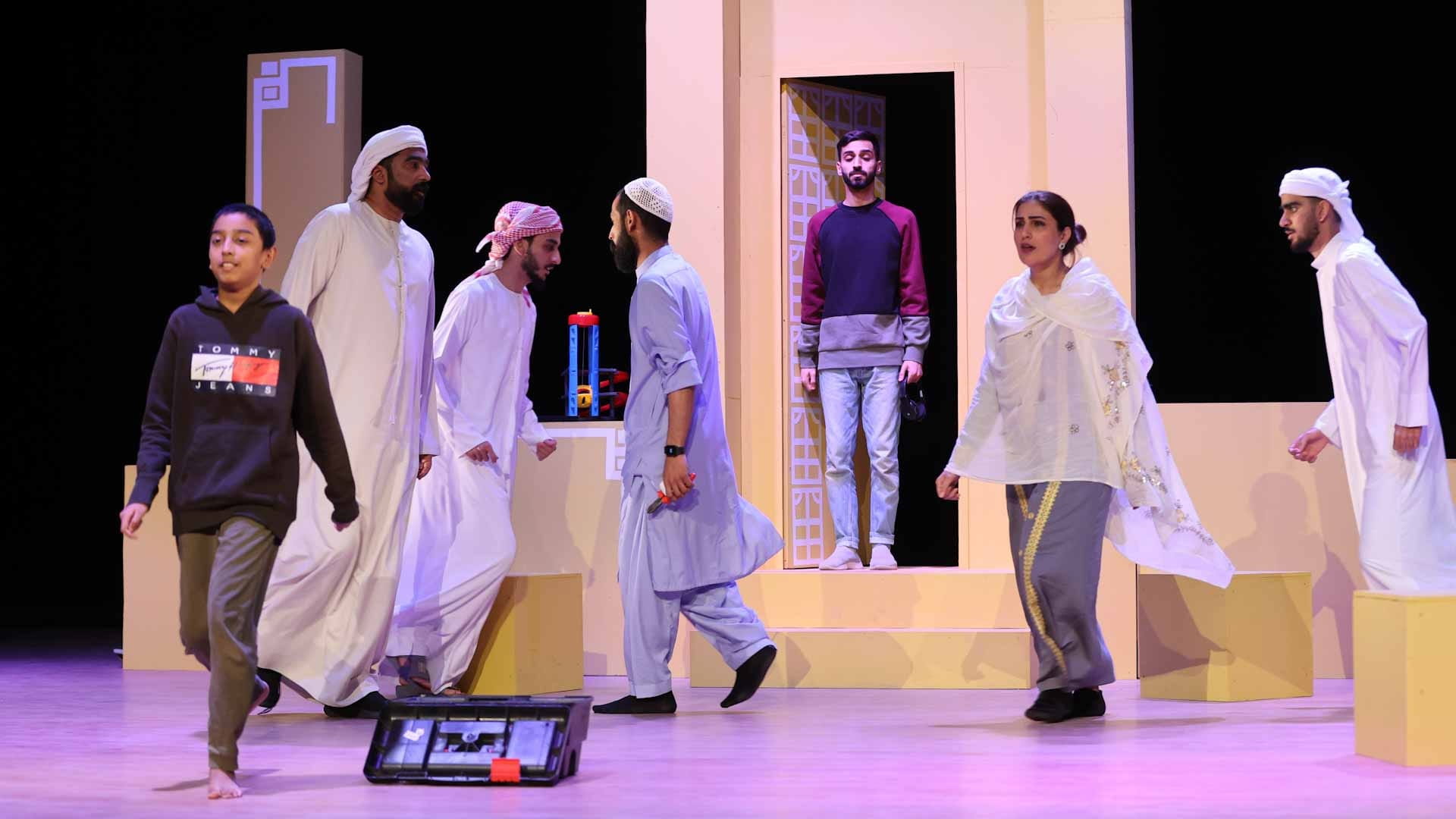 صورة بعنوان: "ثقافي الأعلى للأسرة" يستعد لعرض مسرحية "الباب" الأحد المقبل 