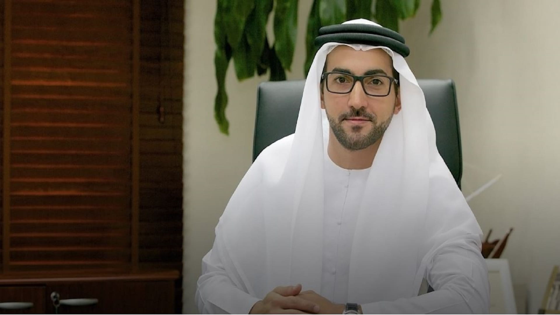 صورة بعنوان: الشارقة تبحث تعزيز التعاون الثقافي والتعليمي والسياحي مع باريس 