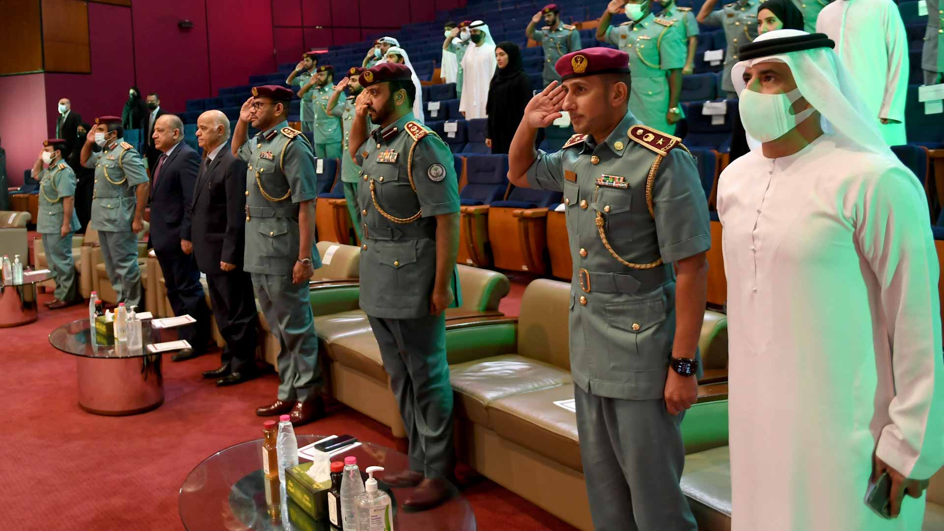 صورة بعنوان: جامعة الشارقة تحتفي بأول دفعة من الدبلوم المهني في القانون 