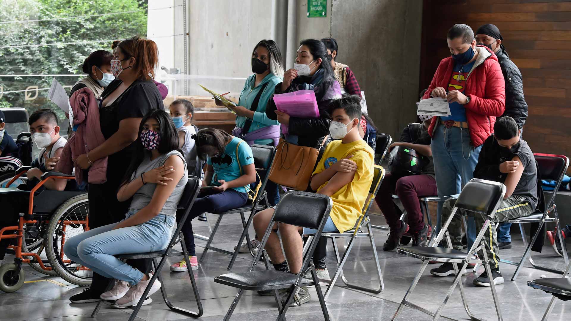 Image for the title: Mexico receives 6 million COVID-19 vaccines 