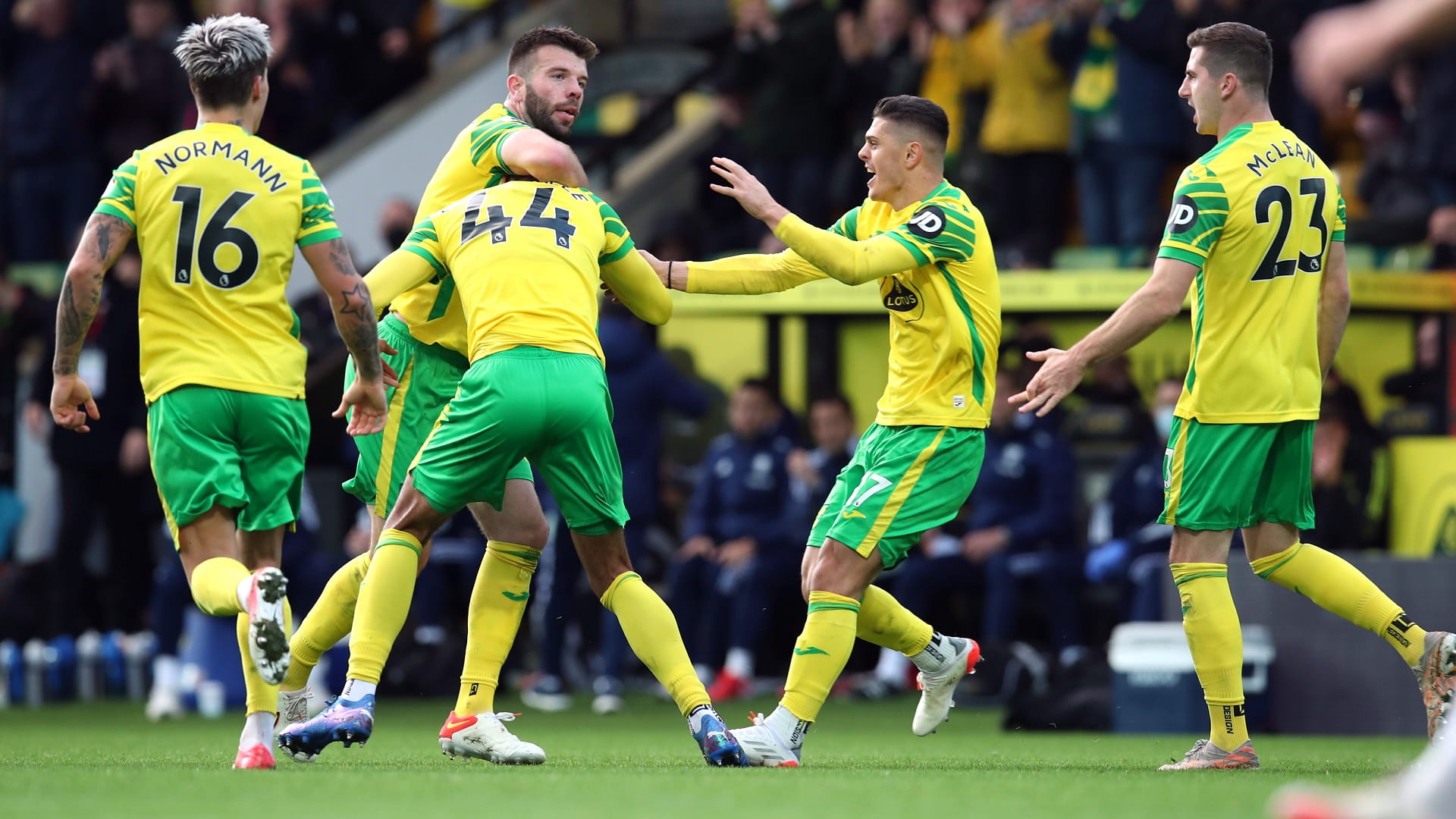 صورة بعنوان: ليدز يهزم نوريتش ويبقى خارج منطقة الهبوط بالدوري الإنجليزي 